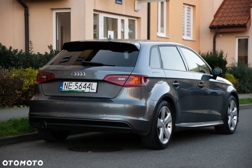 Audi A3 Sportback 1.6 TDI (clean diesel) S tronic S line Sportpaket - 2