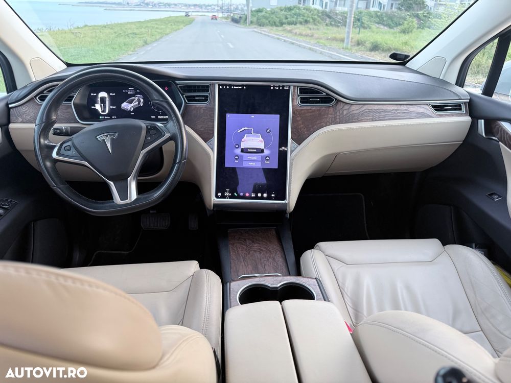 Tesla Model X - 4