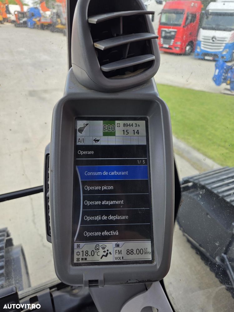 Hitachi ZX300LCN-6, 2019, 8.944h, cupa NOUA 1,8mc, 31,6tone, Ad sapare 7,5m, latime 3m, camere spate si laterale, inst picon si rotire pe brate, consum mediu 19,6l, lant 90% ok doar 721h deplasare, avertizare antirasturnare, posibl leasing-PROMOTIE 93.900Eur - 10