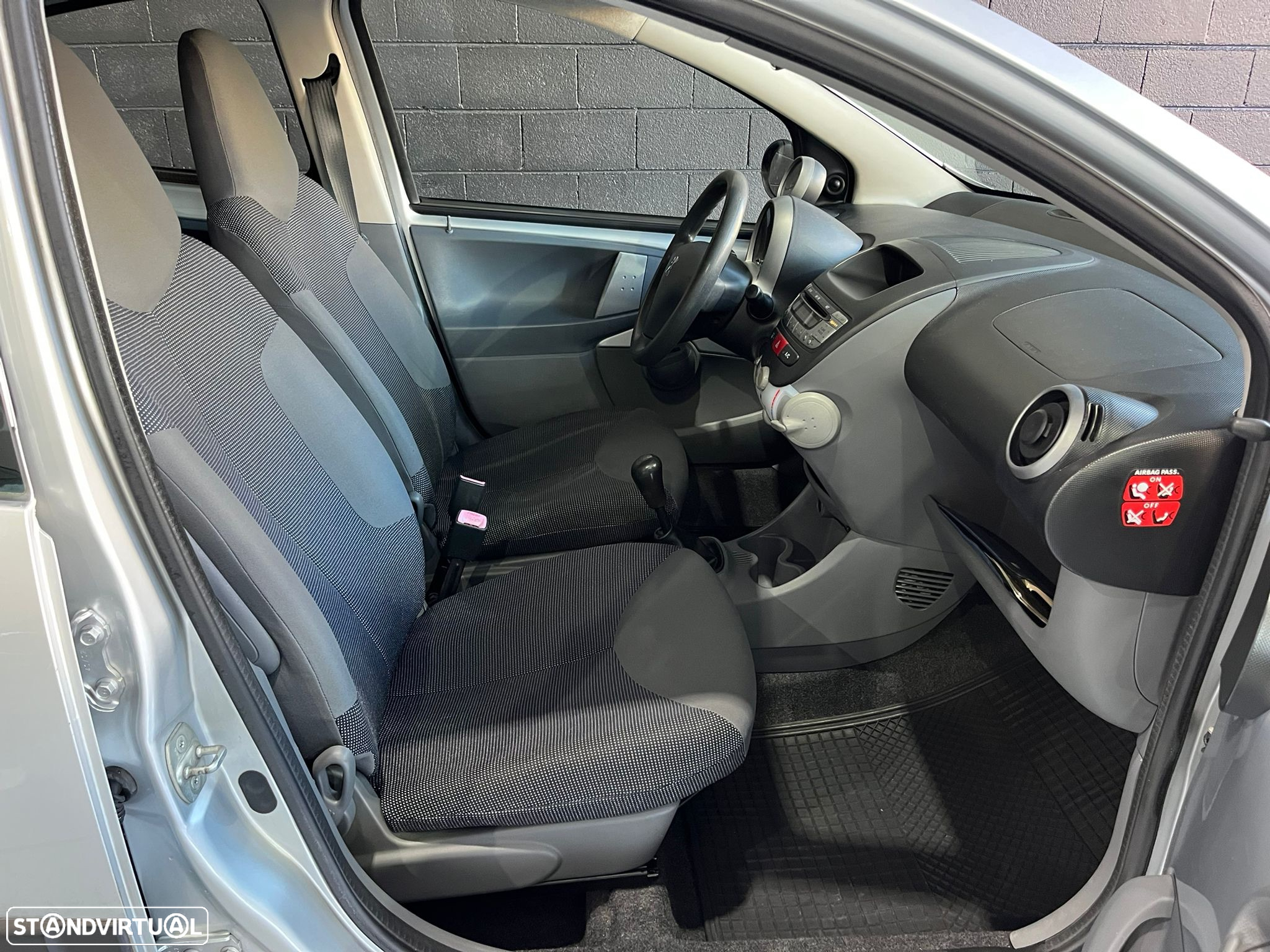 Peugeot 107 1.0 Trendy - 11