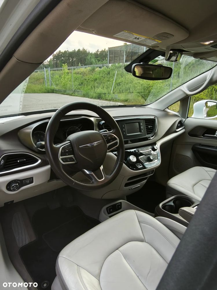 Chrysler Pacifica - 9