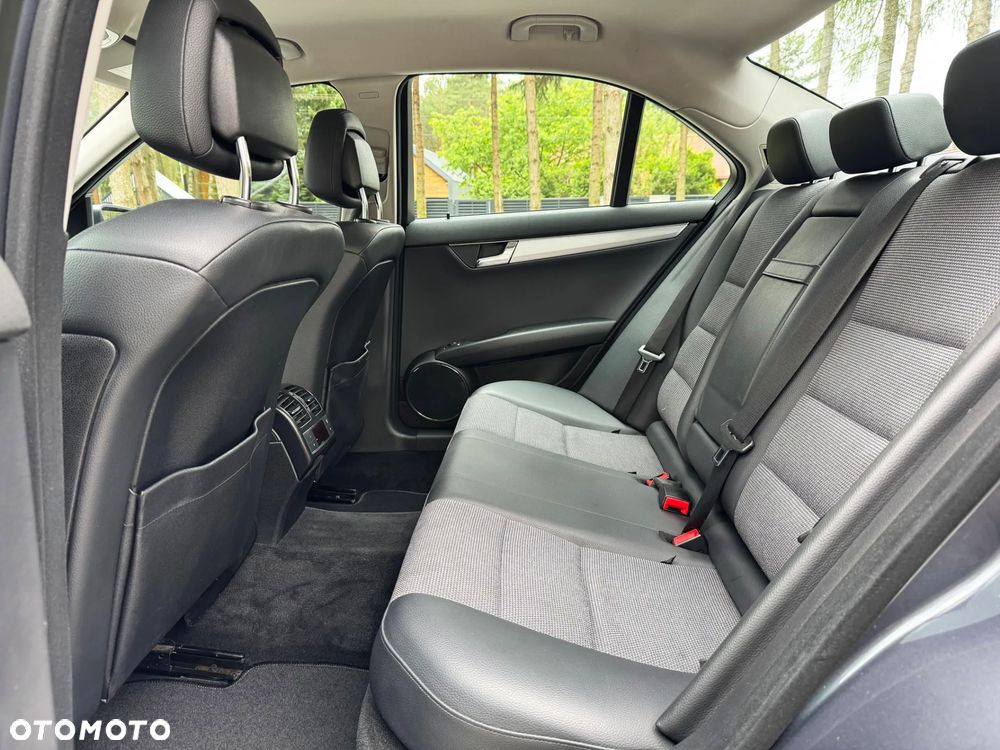 Mercedes-Benz Klasa C 250 CGI Automatik BlueEFFICIENCY Avantgarde - 30