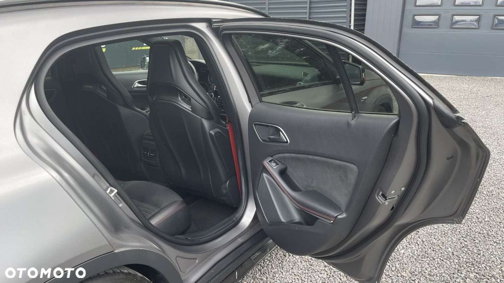 Mercedes-Benz GLA - 30