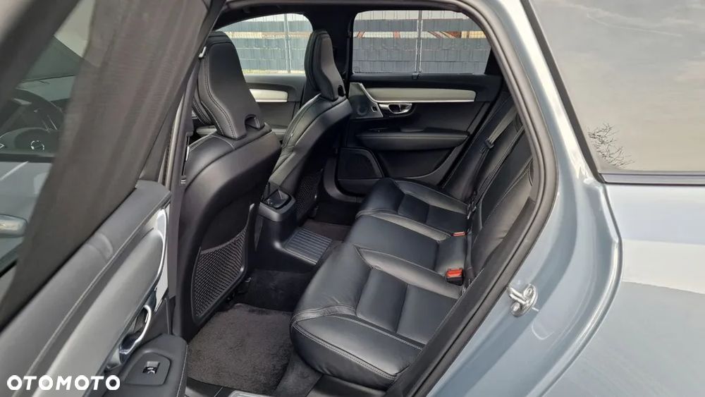 Volvo V90 T8 AWD Plug-In Hybrid R-Design - 21