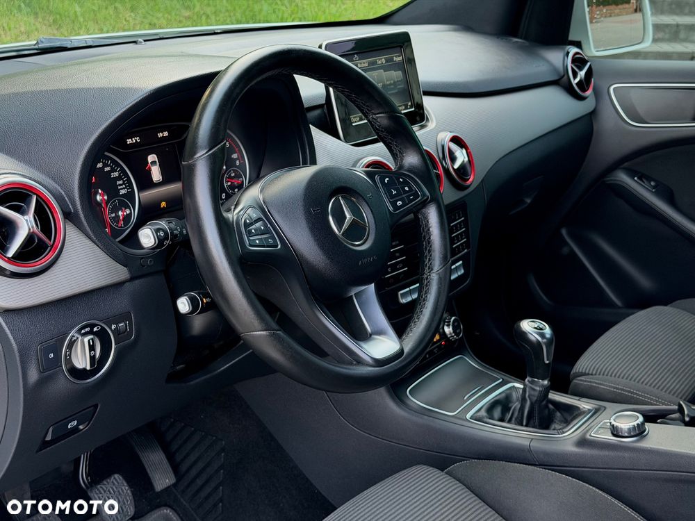 Mercedes-Benz Klasa B 160 d Edition - 24