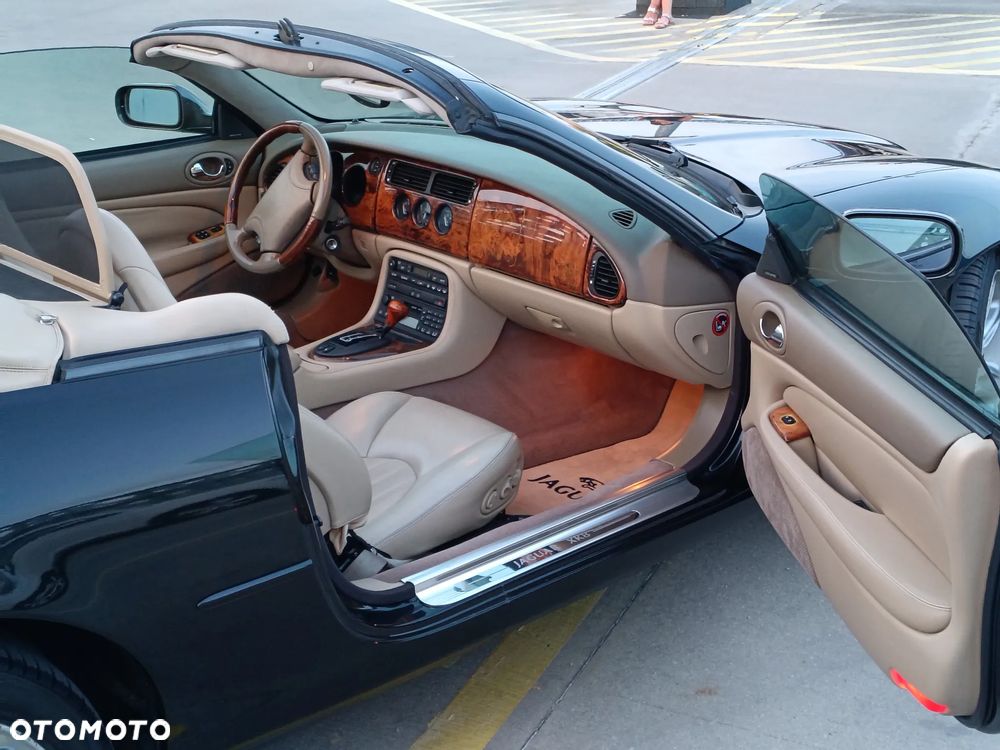 Jaguar XK8 - 12