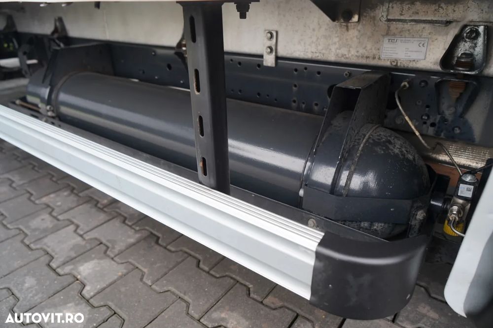 Iveco DAILY 35-NP / GNC / CONTAINER / MANUAL / PALFINGER LIFT - 750 KG / 2020 - 18