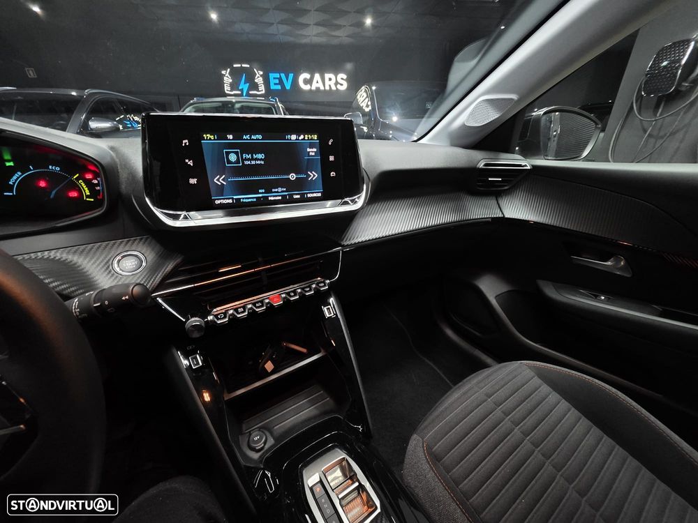 Peugeot e-208 Allure Pack - 32