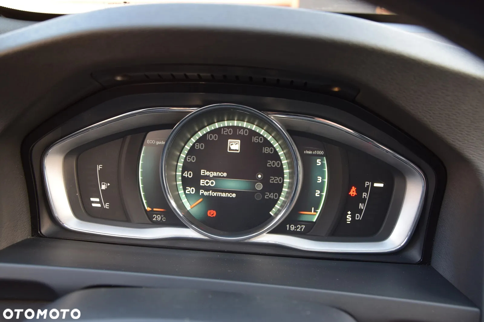 Volvo V60 D5 AWD R-Design Summum - 30
