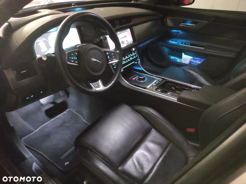 Jaguar XF 2.0 i4D AWD R-Sport - 6