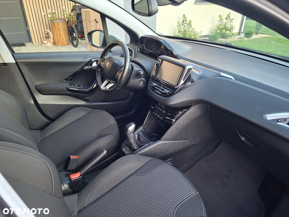 Peugeot 208 - 7