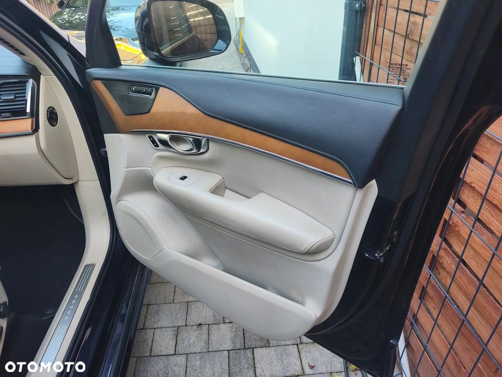 Volvo XC 90 - 23