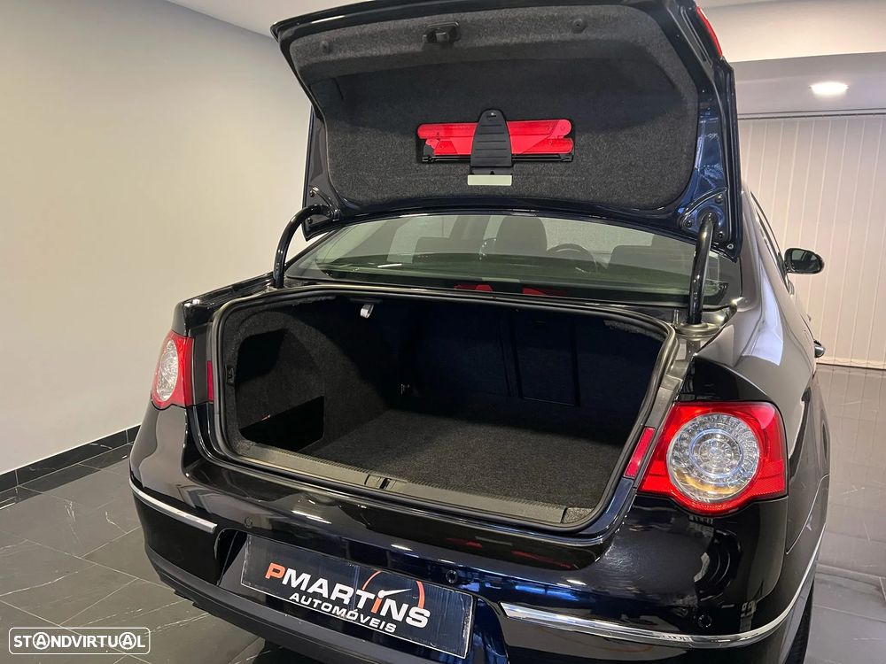 VW Passat 2.0 TDI Highline - 29