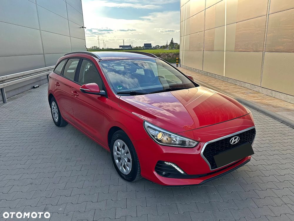 Hyundai i30 1.6 CRDI Intro - 1