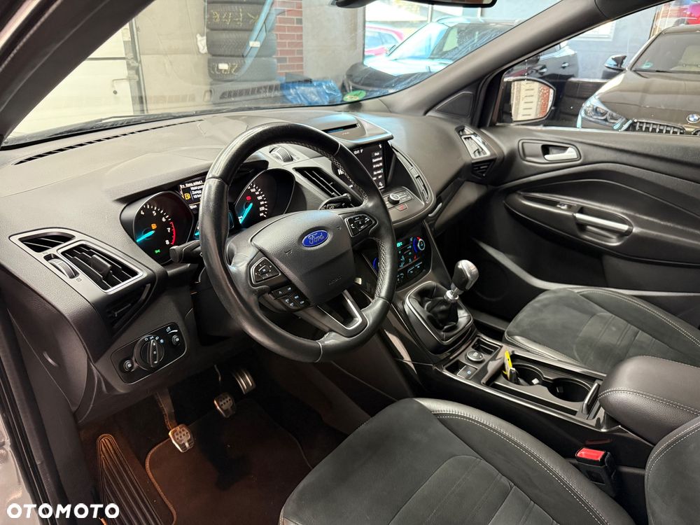Ford Kuga 1.5 EcoBoost 2x4 ST-Line - 16