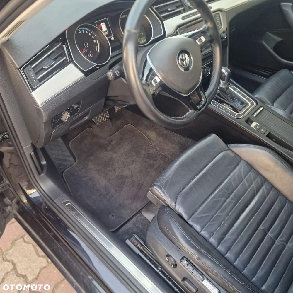 Volkswagen Passat - 11