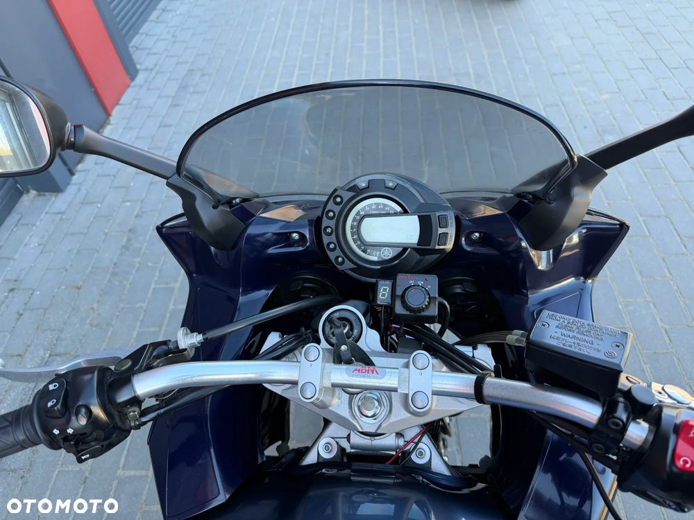 Yamaha FZ - 27