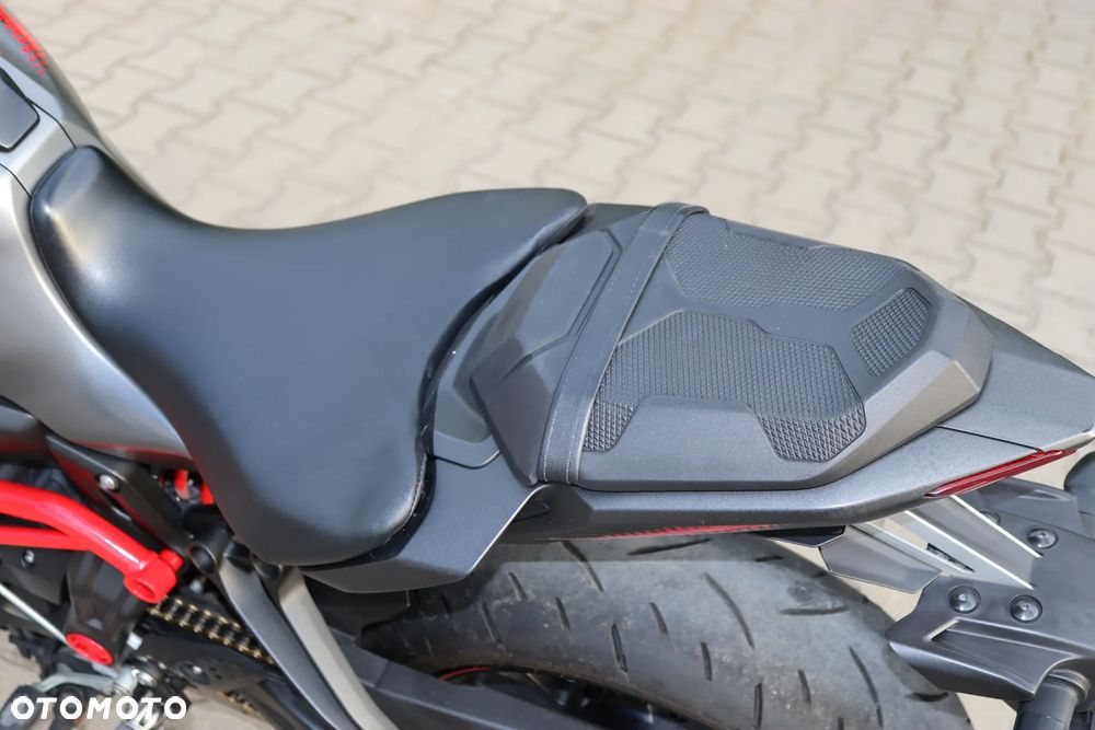 Yamaha MT - 16