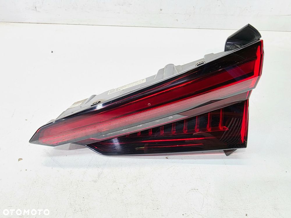LAMPA PRAWY TYŁ LED W KLAPĘ AUDI A5 8F SPORTBACK 8W6945094H - 2