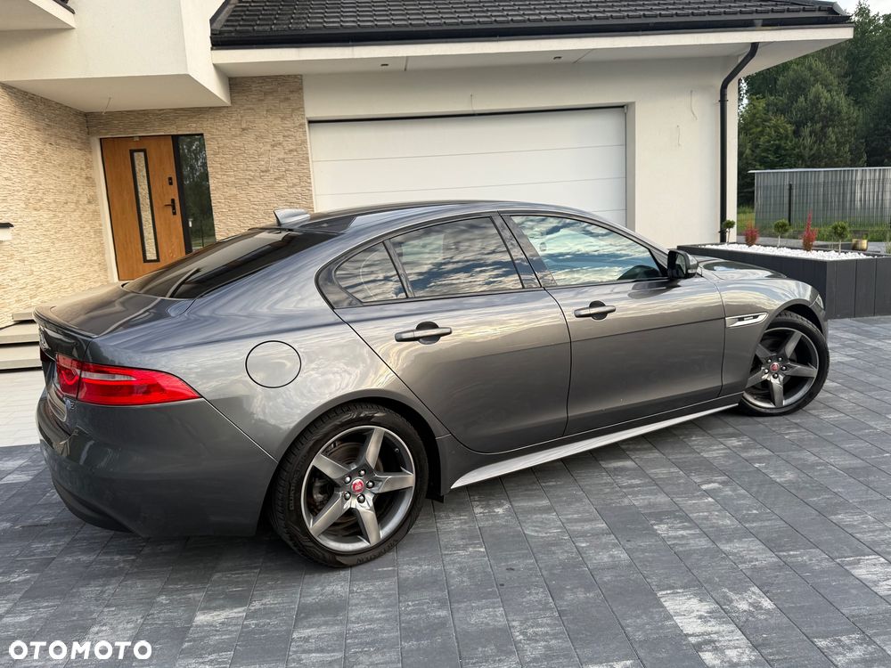 Jaguar XE 2.0 D R-Sport - 13