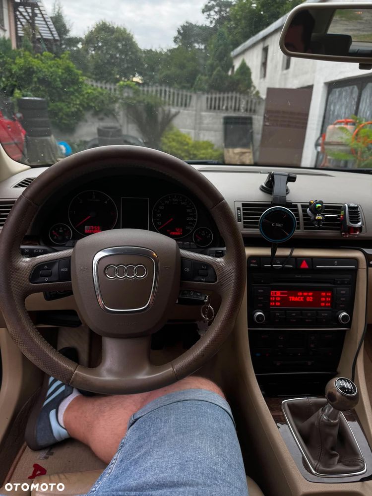 Audi A4 Avant 2.0 TDI DPF - 10