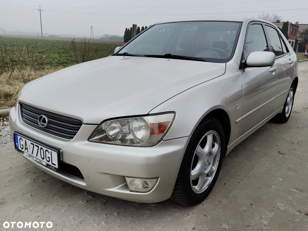 Lexus IS