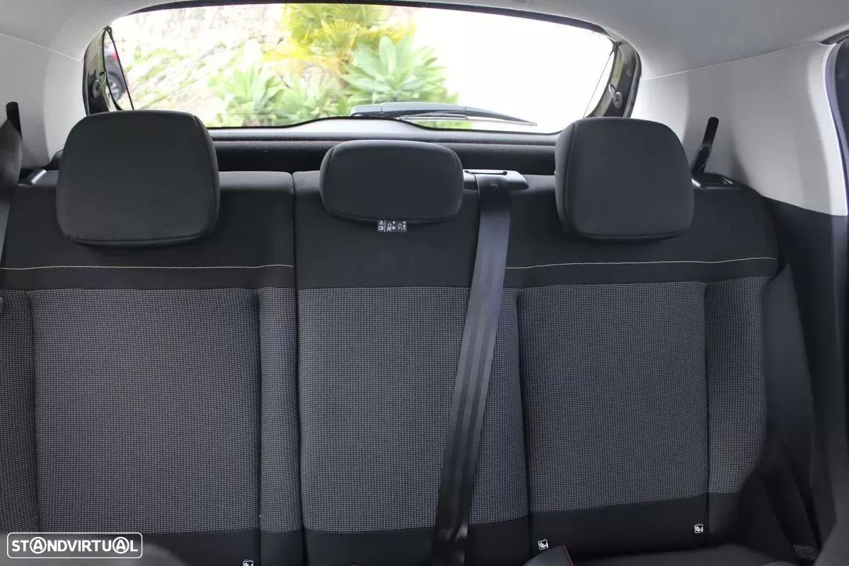 Citroën C3 1.2 PureTech Shine EAT6 - 28