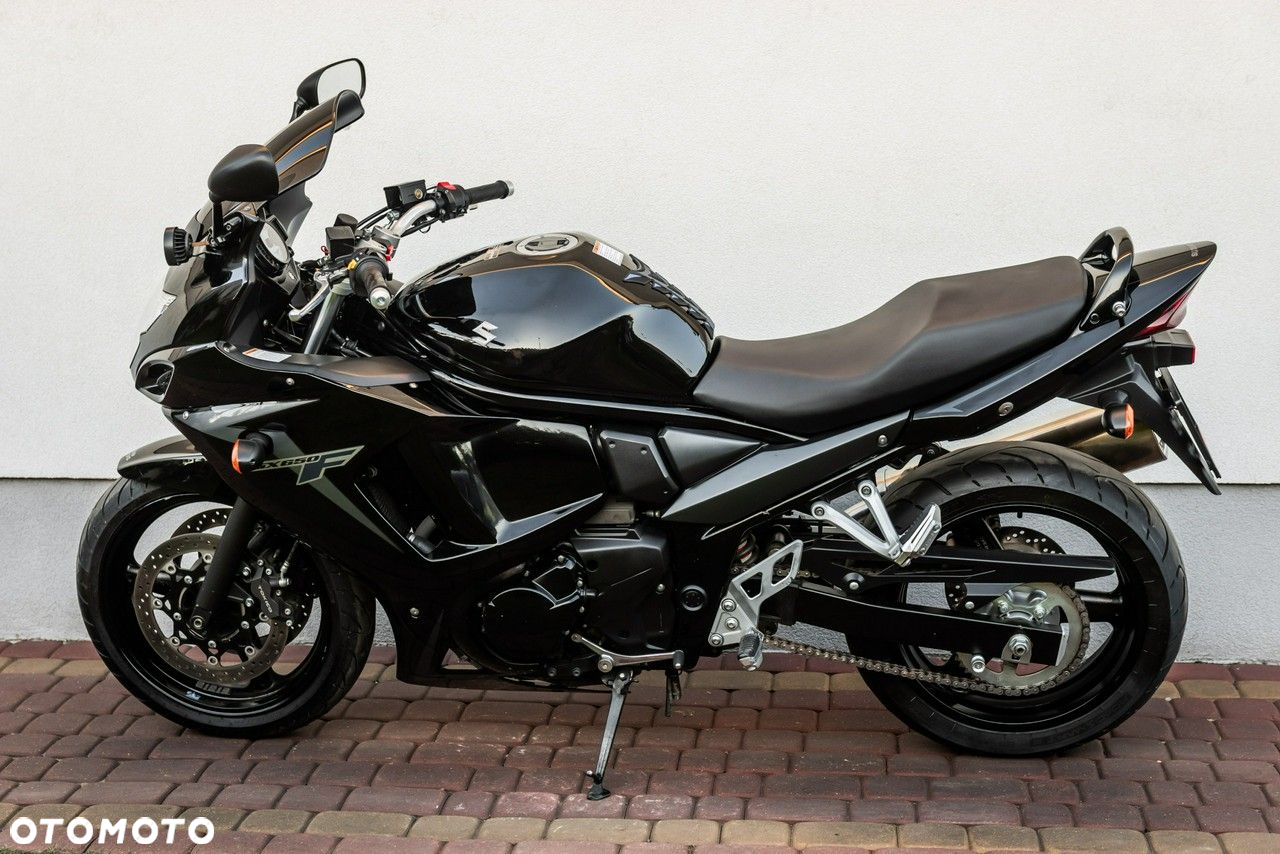 Suzuki GSX - 6