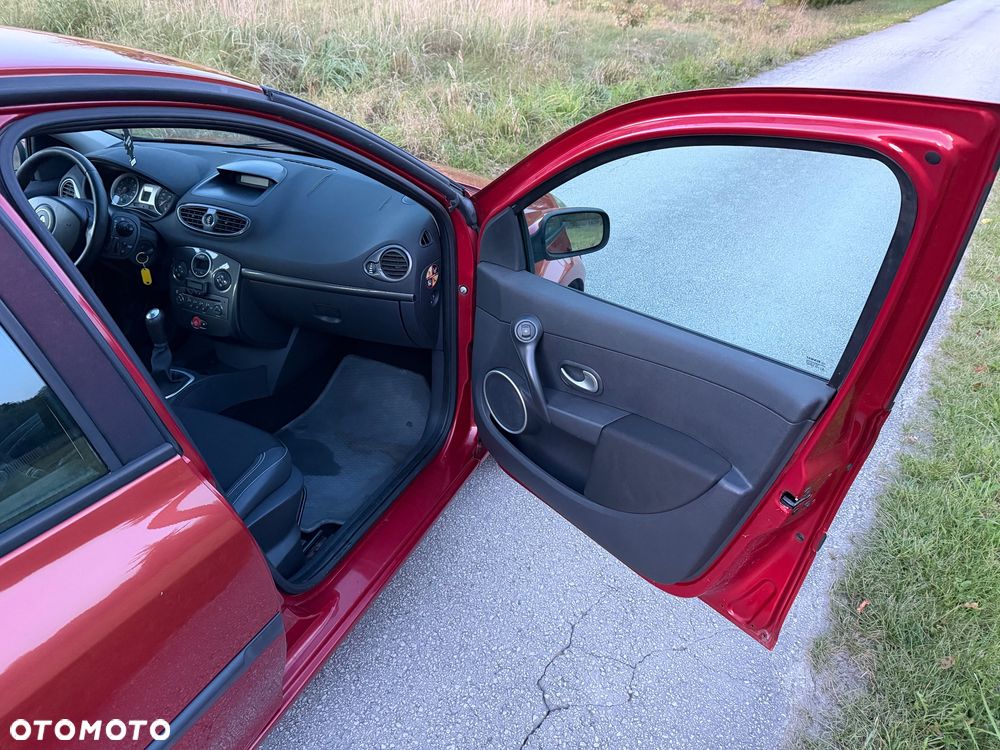 Renault Clio - 22