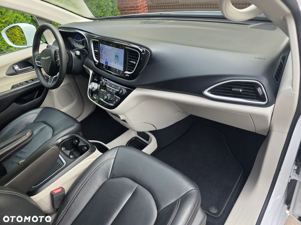 Chrysler Pacifica - 11