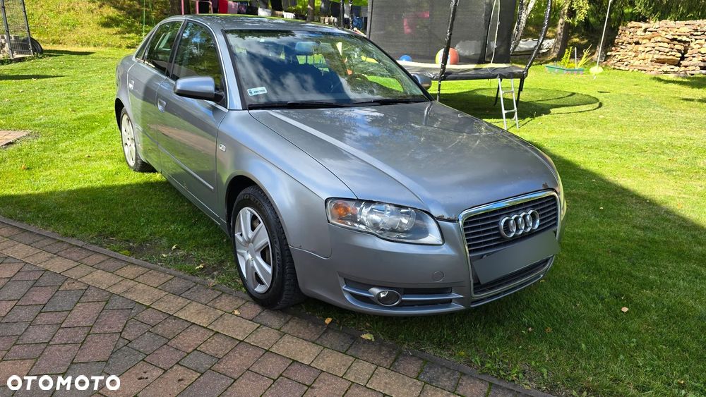 Audi A4 Limousine - 1