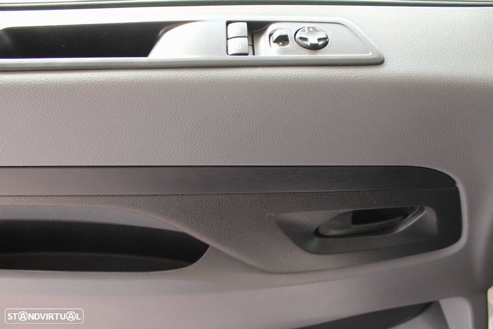 Peugeot e-Traveller - 7