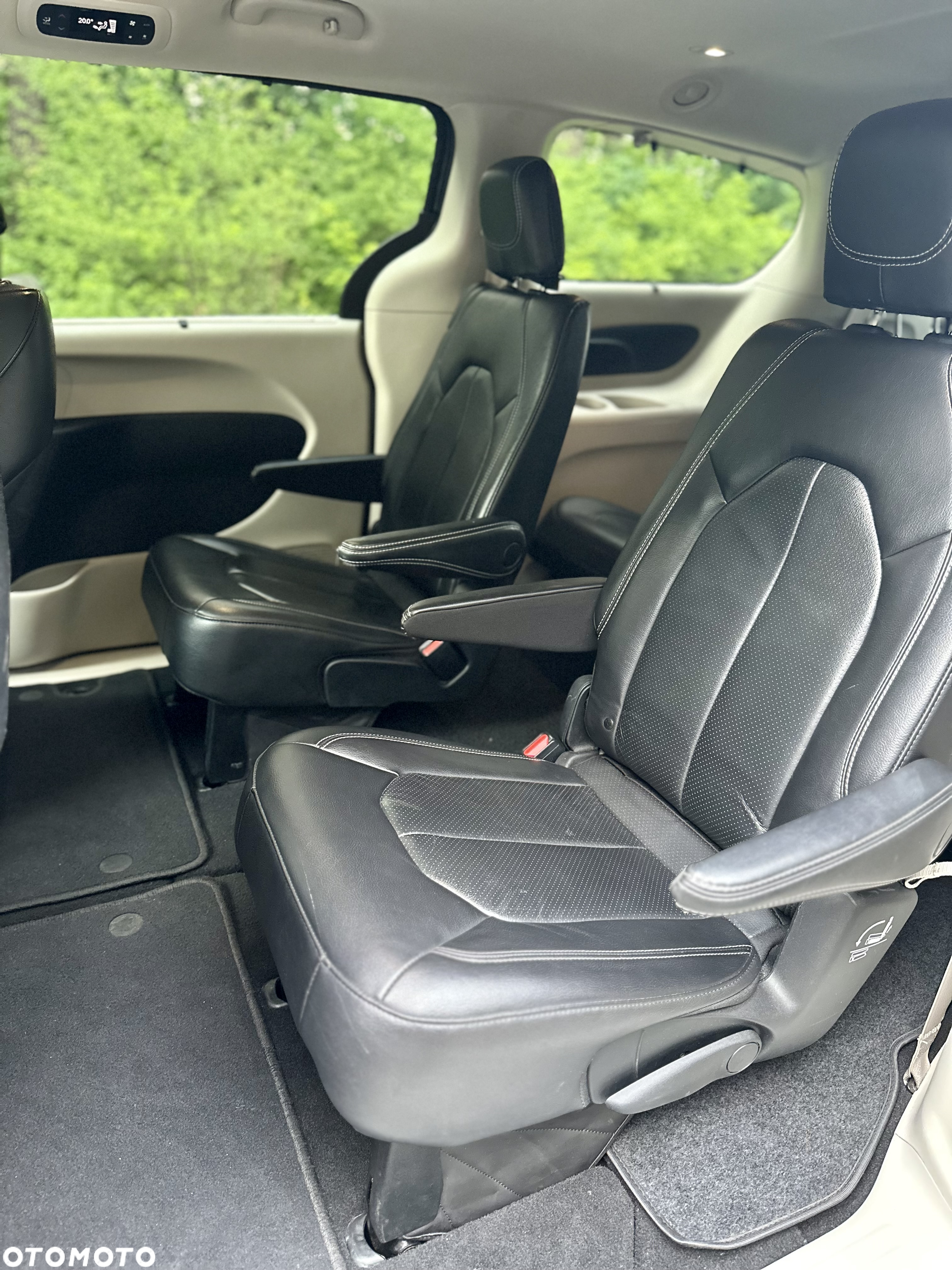 Chrysler Pacifica - 16