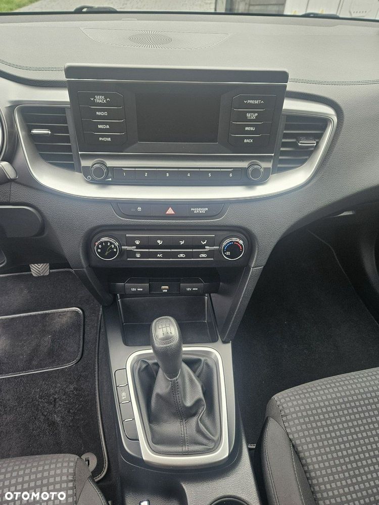 Kia Ceed - 12