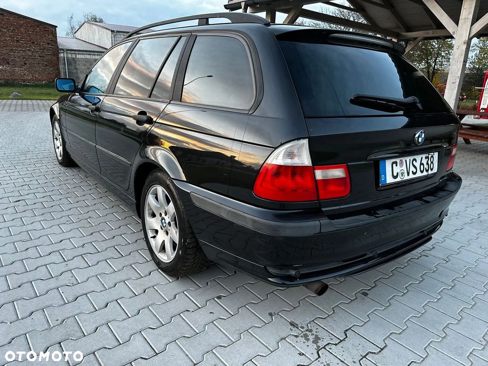 BMW Seria 3 318i Touring - 2