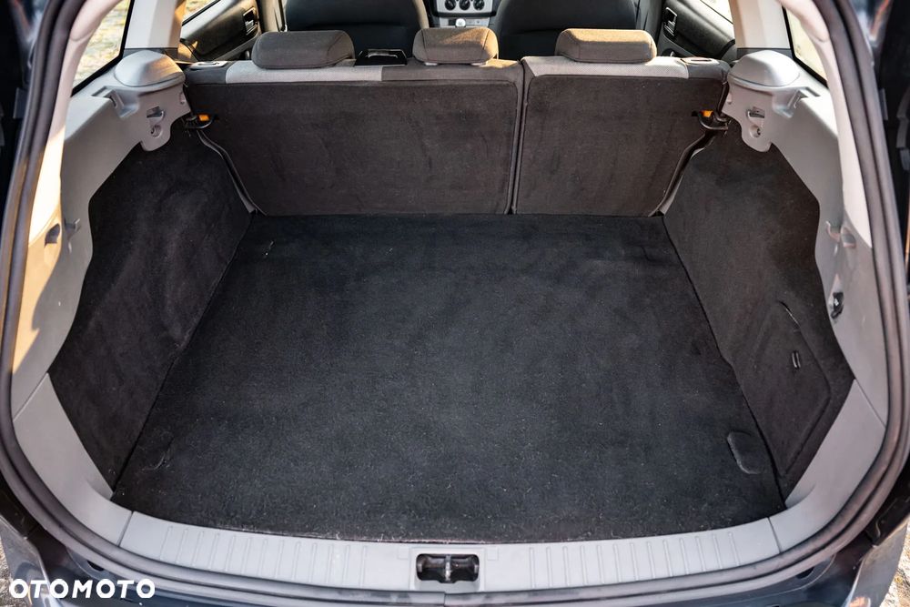 Ford Focus 1.6 Trend + - 17