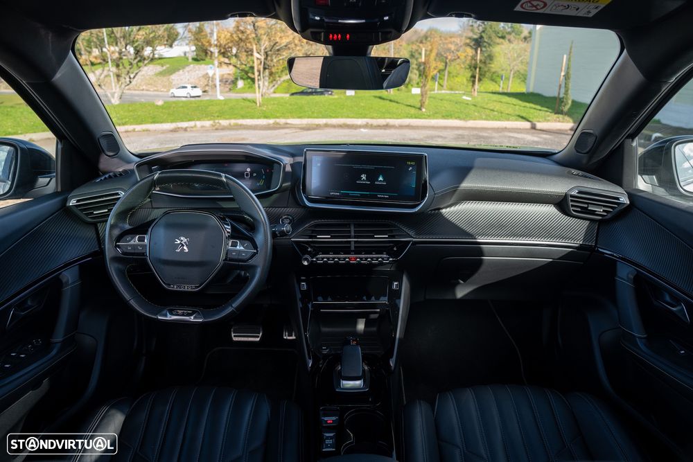 Peugeot e-2008 GT Pack - 4