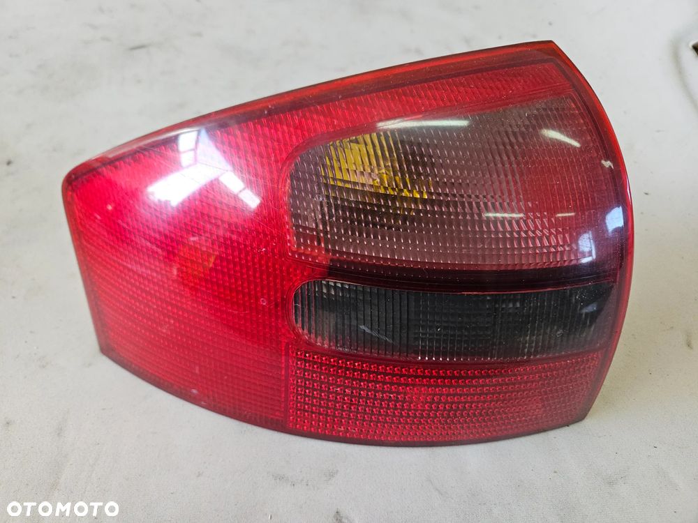 Lampa lewa tył tylna Audi A6 C5 1998r sedan 4B5945095 - 2