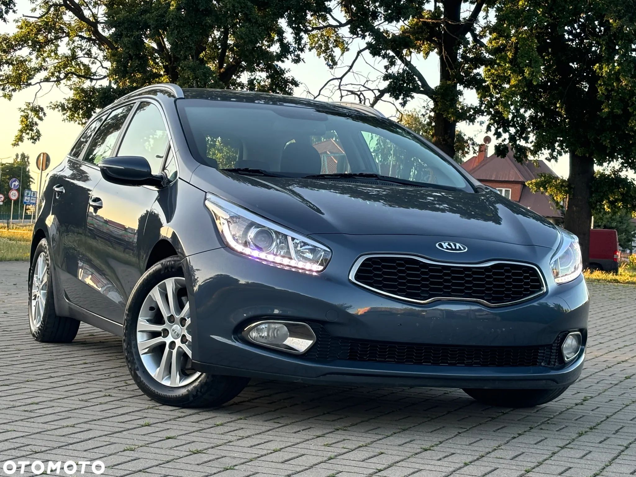 Kia Ceed 1.6 GDI DCT Platinum Edition - 1