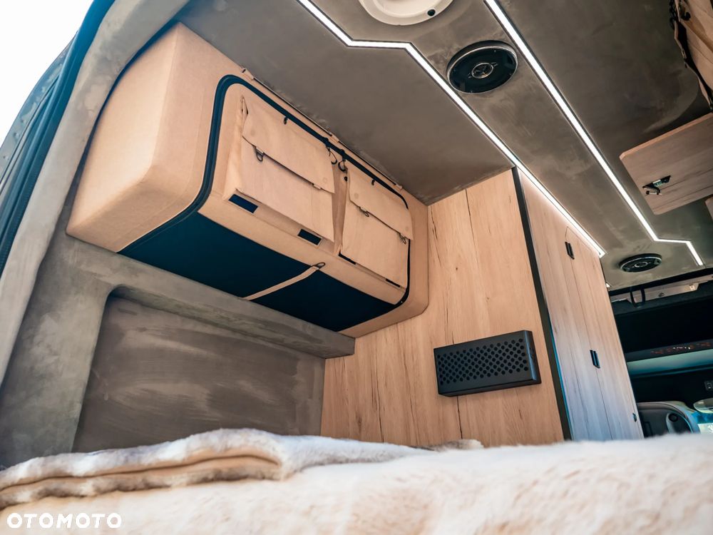 Mercedes-Benz Sprinter - 21