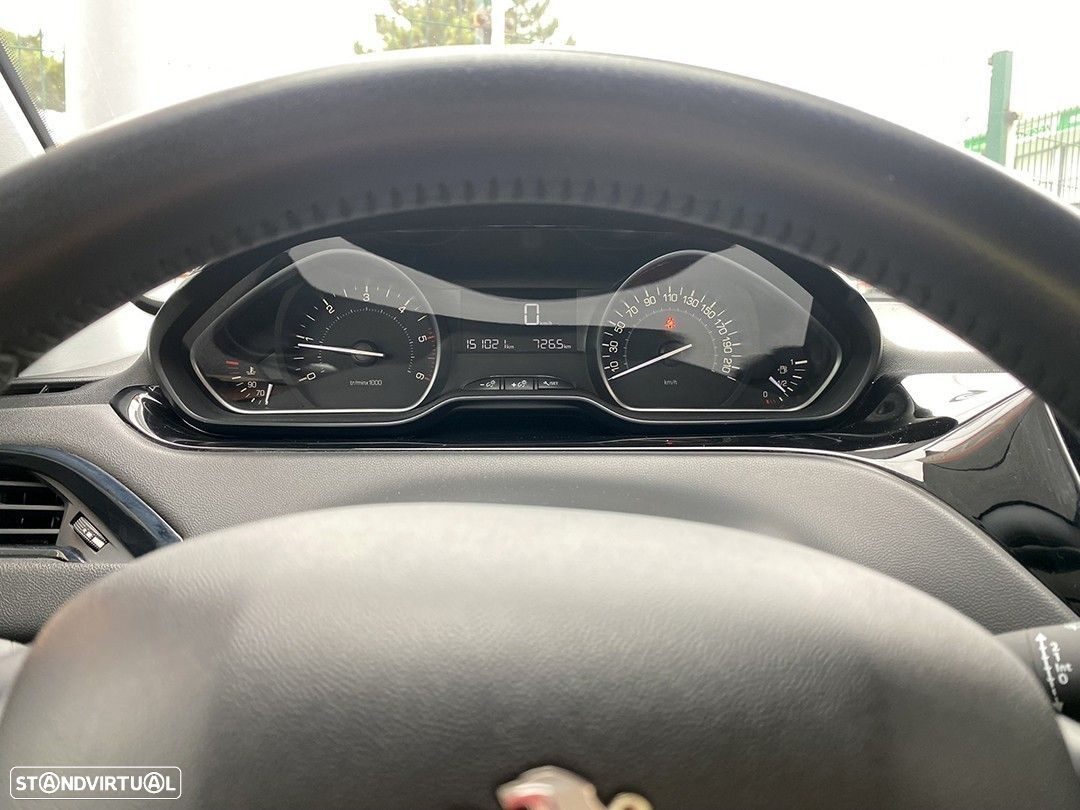 Peugeot 208 - 5