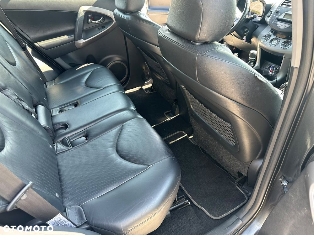 Toyota RAV4 2.2 D-4D Premium - 10
