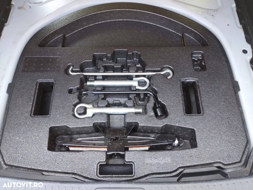Toyota Corolla 1.6 Valvematic Sol - 28