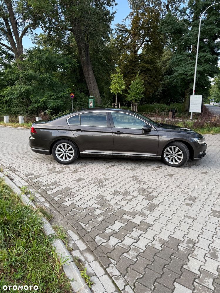 Volkswagen Passat - 4
