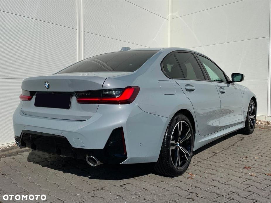 BMW Seria 3 330i xDrive M Sport - 5