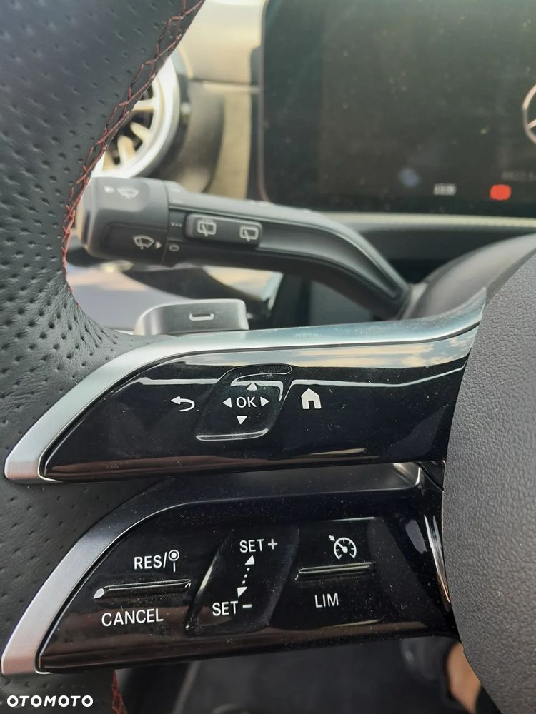 Mercedes-Benz Klasa A 220 4-Matic AMG Line 7G-DCT - 24