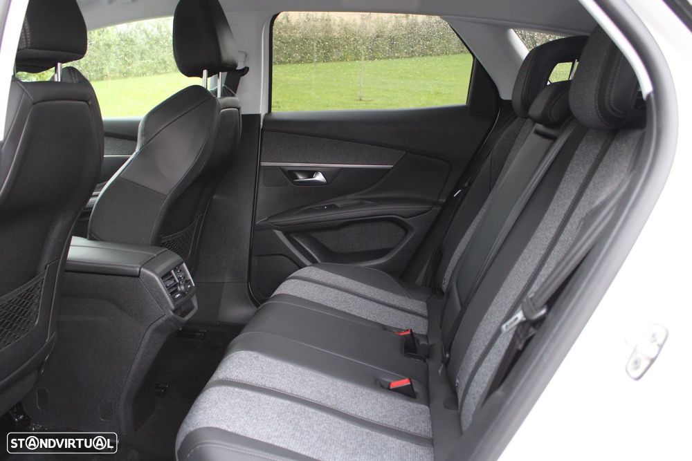 Peugeot 3008 1.5 BlueHDi Allure EAT8 - 19