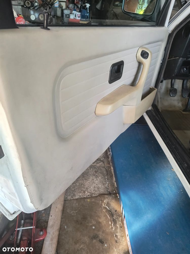 BMW Seria 3 325e - 22