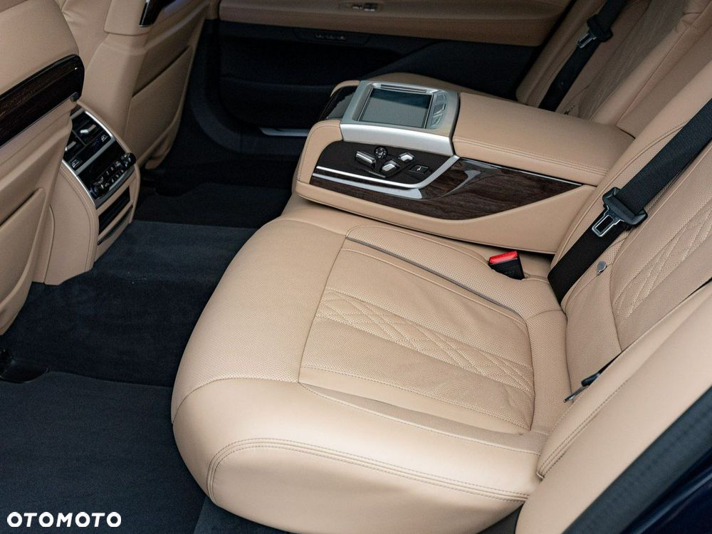 BMW Seria 7 - 27