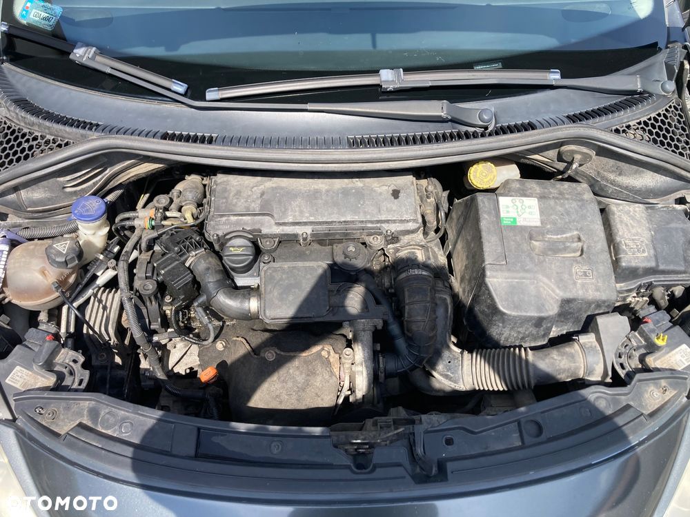 Peugeot 207 - 23